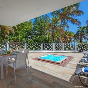  Villa Playa Chica By Buenavilla